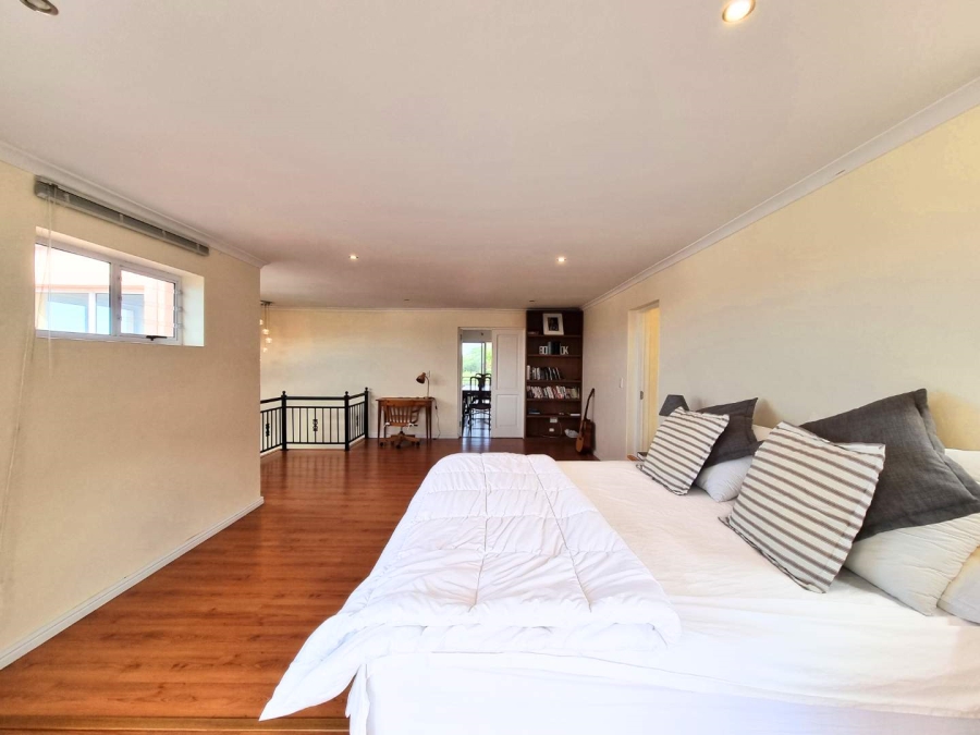 5 Bedroom Property for Sale in Chanteclair Western Cape